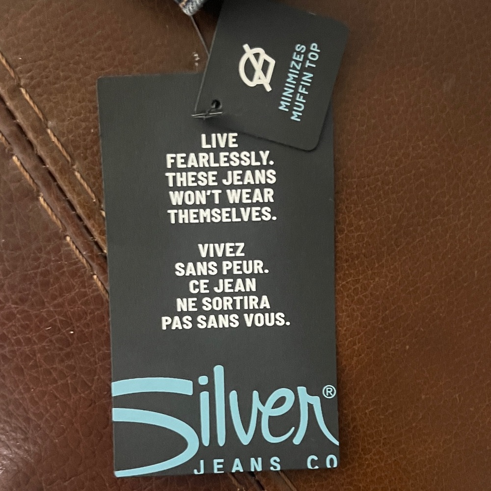 Silver Jeans Classic Blue Denim Capri - Picture 4 of 9